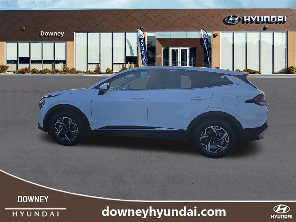 Used 2025 Kia Sportage LX FWD image 2