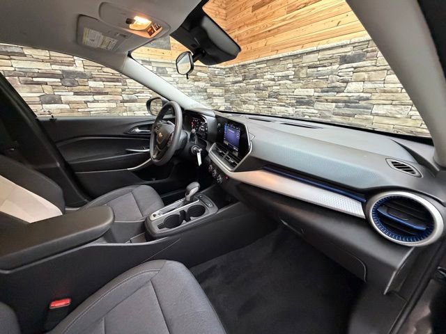 Used 2024 Chevrolet Trax LS FWD image 15