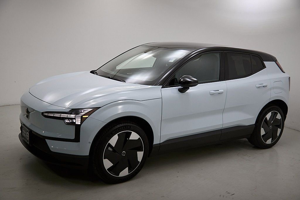 Certified 2025 Volvo EX30 Ultra w/ Climate Package image 6