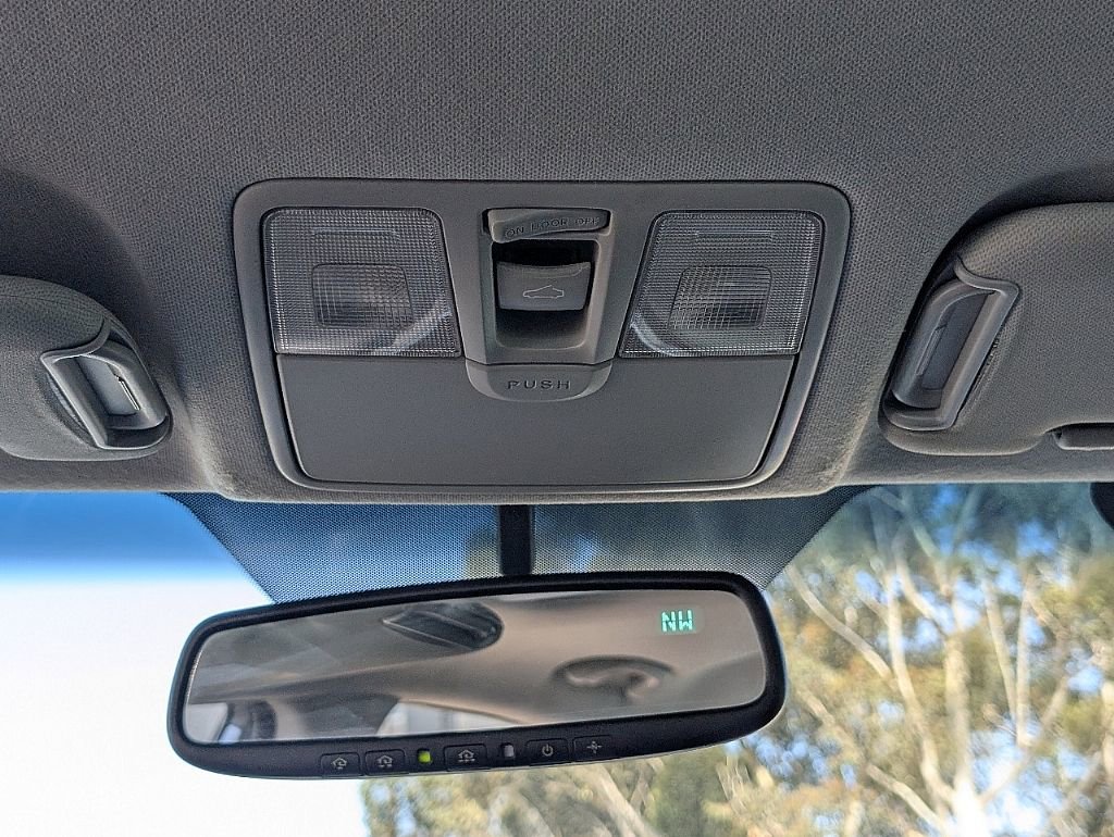 Used 2012 Hyundai Elantra Limited image 25