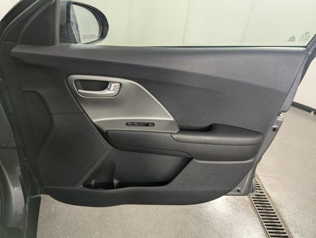 Used 2018 Kia Niro LX image 19