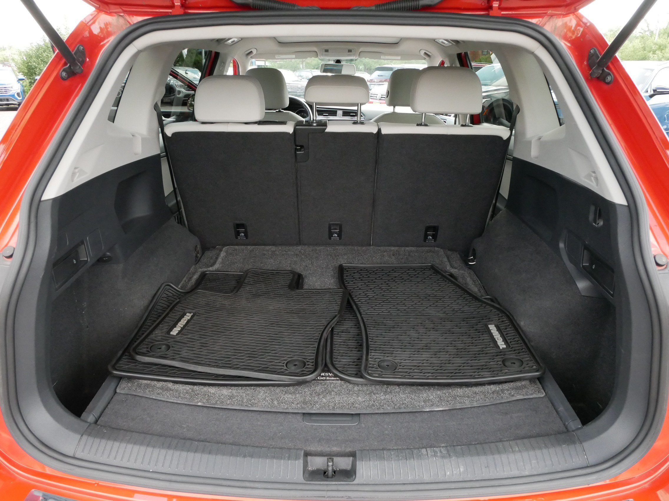 Used 2019 Volkswagen Tiguan SE w/ Panoramic Sunroof Package AWD/4WD image 17