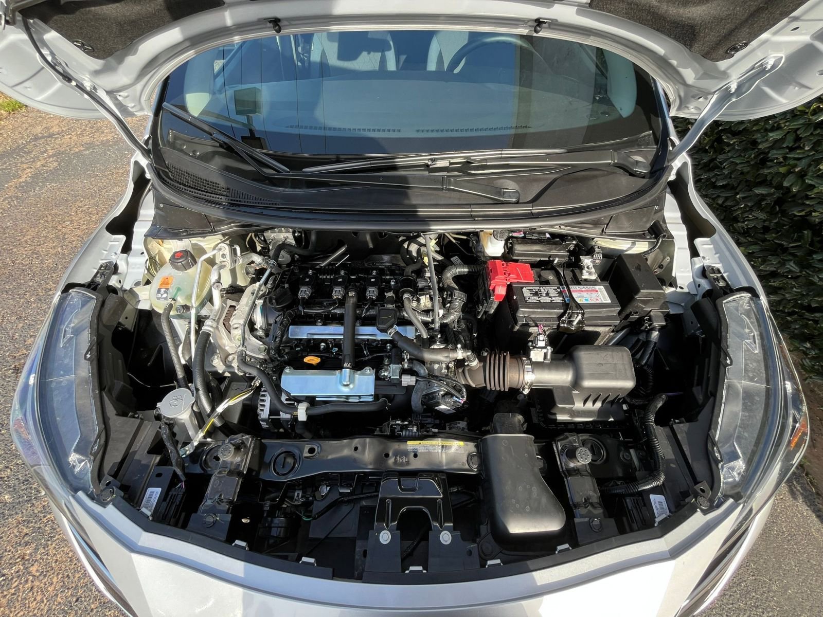 Used 2025 Nissan Versa SV image 30