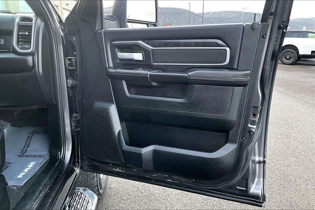 Used 2024 RAM 3500 Big Horn image 25