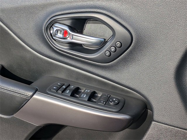 Certified 2019 Jeep Cherokee Limited w/ Luxury Group image 13