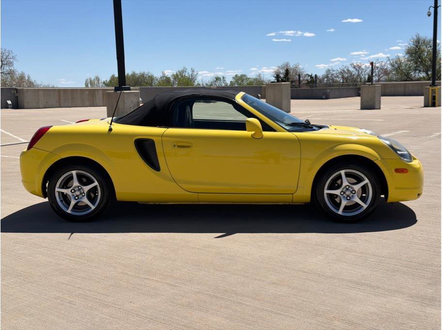 Used 2001 Toyota MR2 image 9