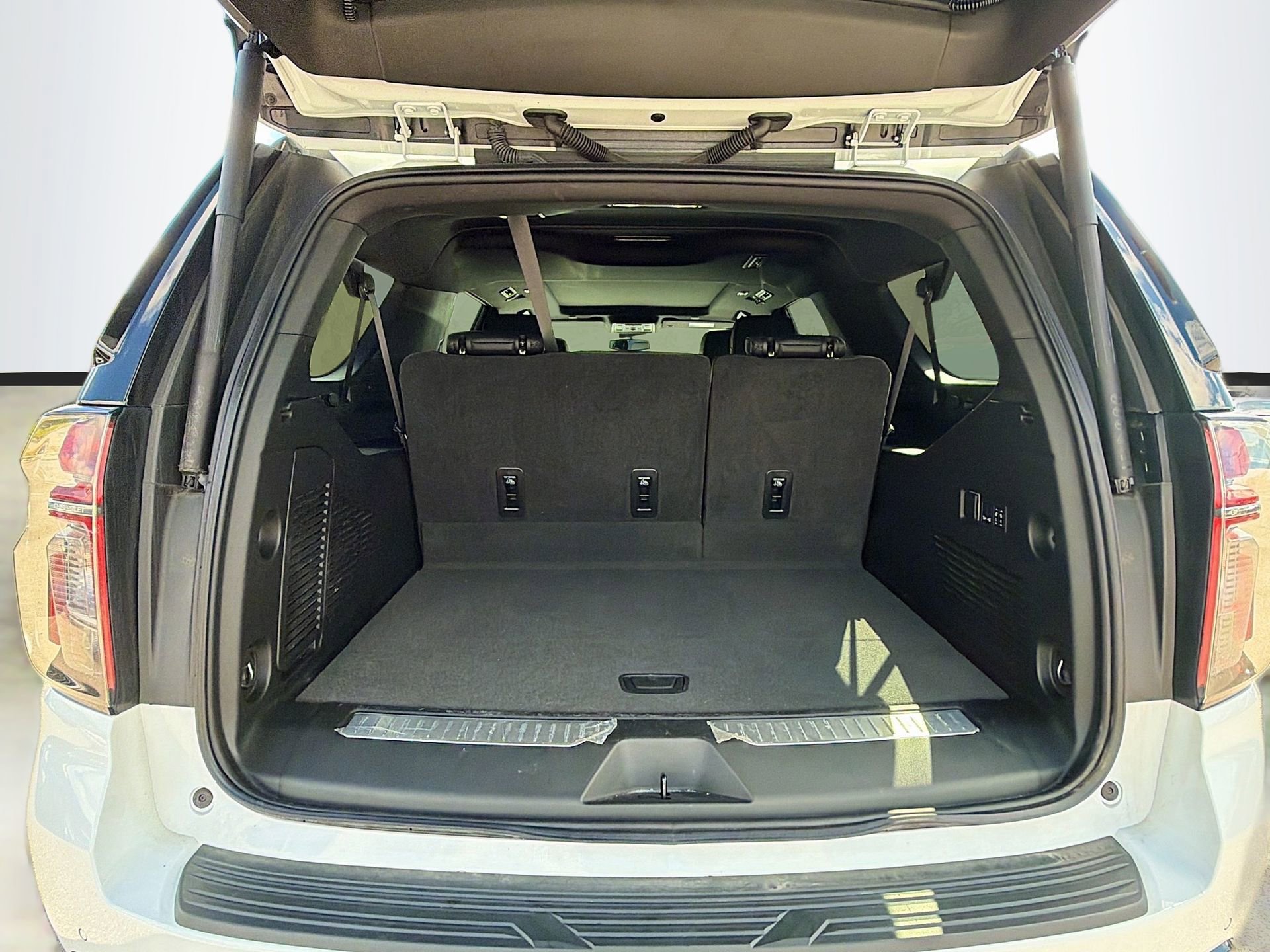 Used 2024 Chevrolet Suburban Z71 w/ Luxury Package image 13