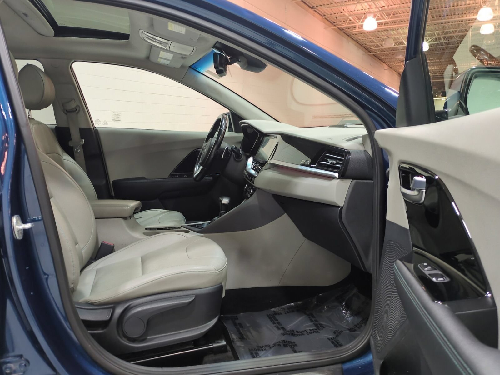 Used 2020 Kia Niro EX Premium FWD image 10