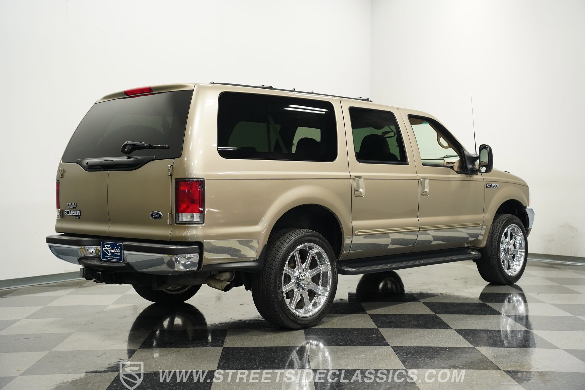 Used 2000 Ford Excursion XLT image 12