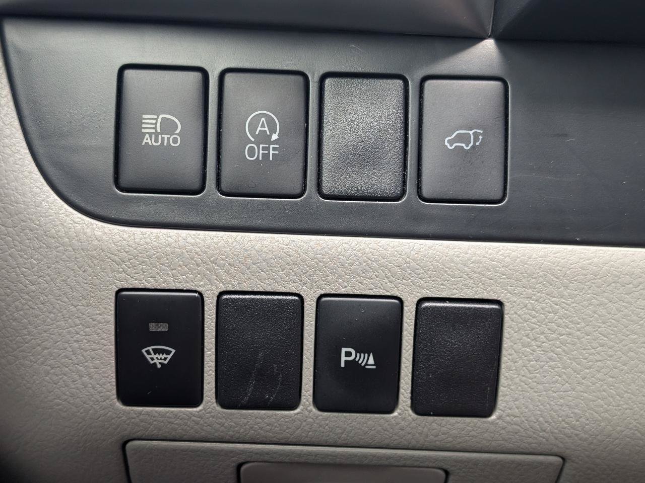 Used 2018 Toyota Highlander Limited FWD image 12