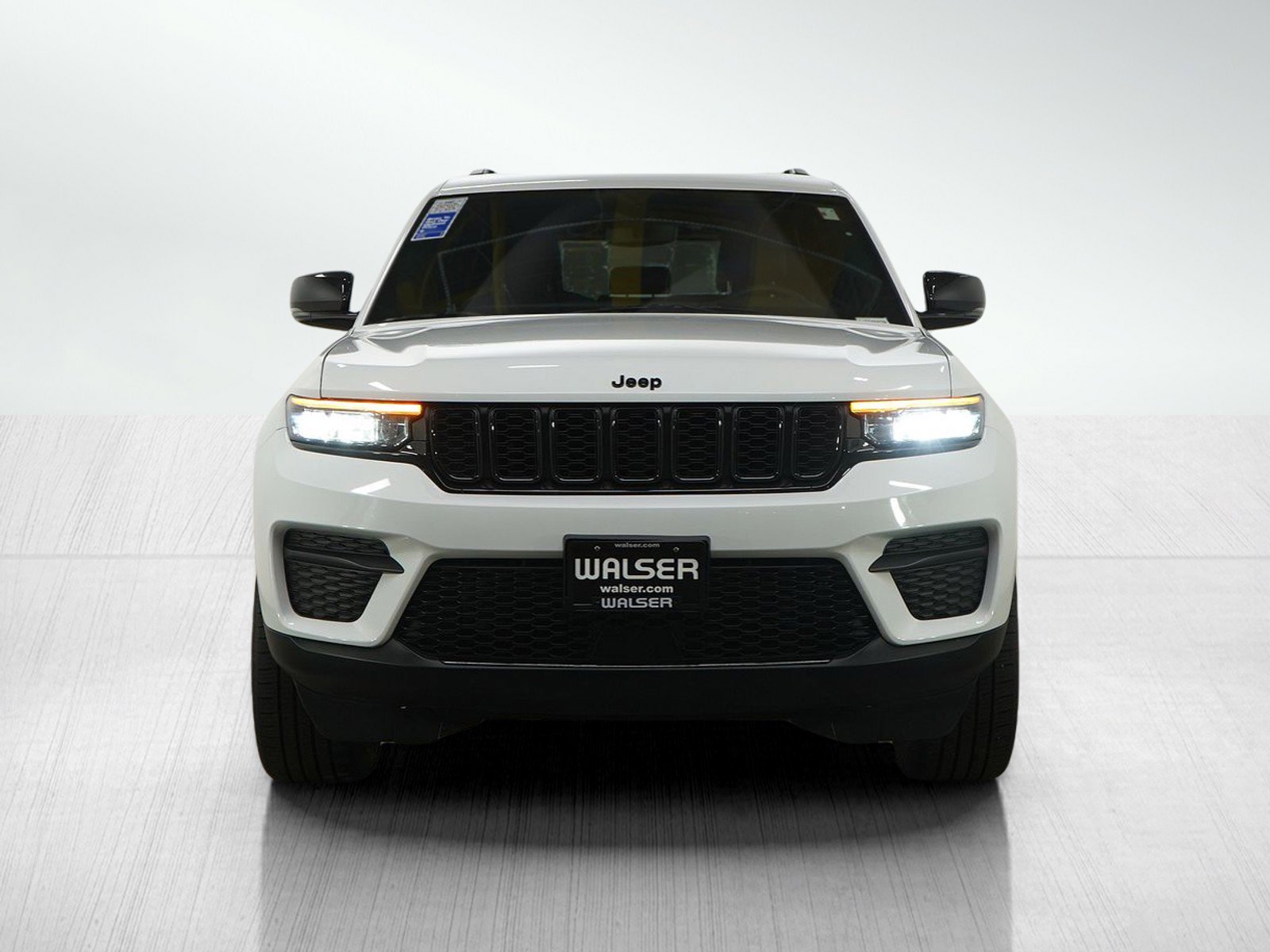 Used 2023 Jeep Grand Cherokee Altitude image 9