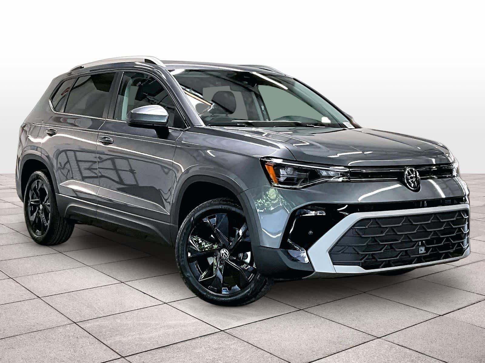 New 2026 Volkswagen Taos SE FWD image 2