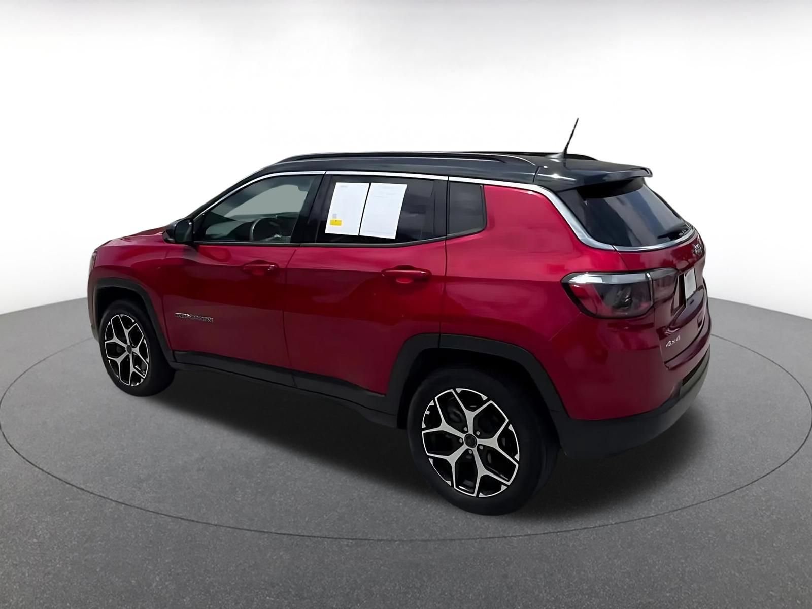 Used 2025 Jeep Compass Limited AWD/4WD image 9
