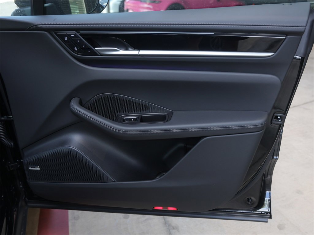 New 2025 Porsche Macan 4 Electric image 34