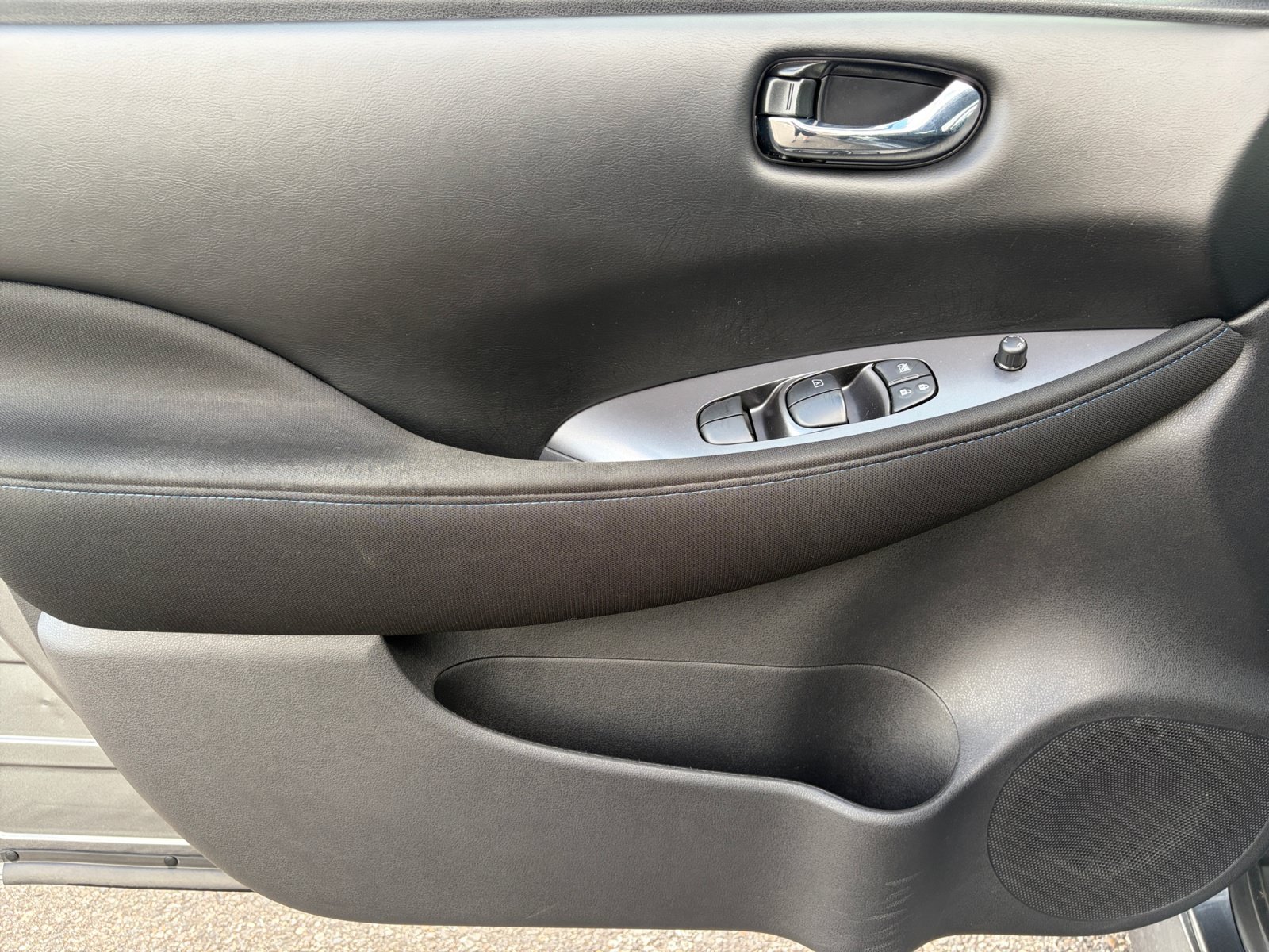 Used 2025 Nissan Leaf S FWD image 13