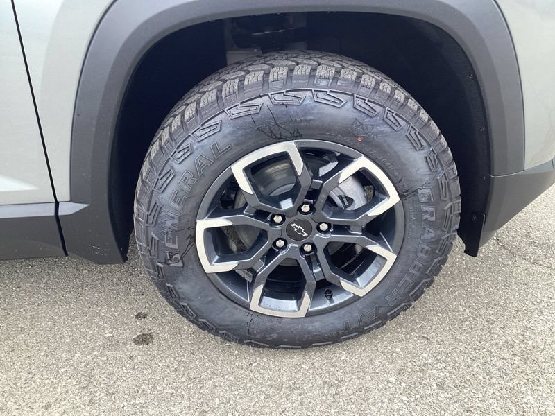 New 2027 Chevrolet Equinox ACTIV w/ LPO, Floor Liner Package AWD/4WD image 9