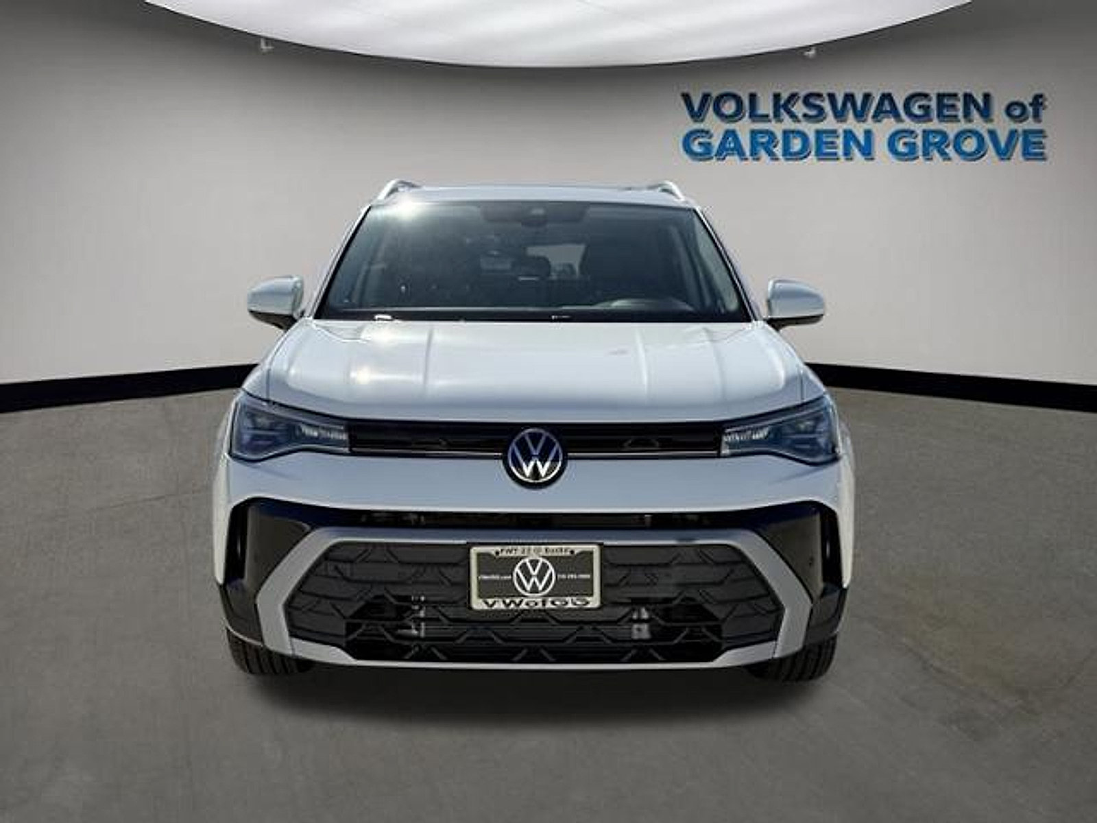 New 2026 Volkswagen Taos SE FWD image 3