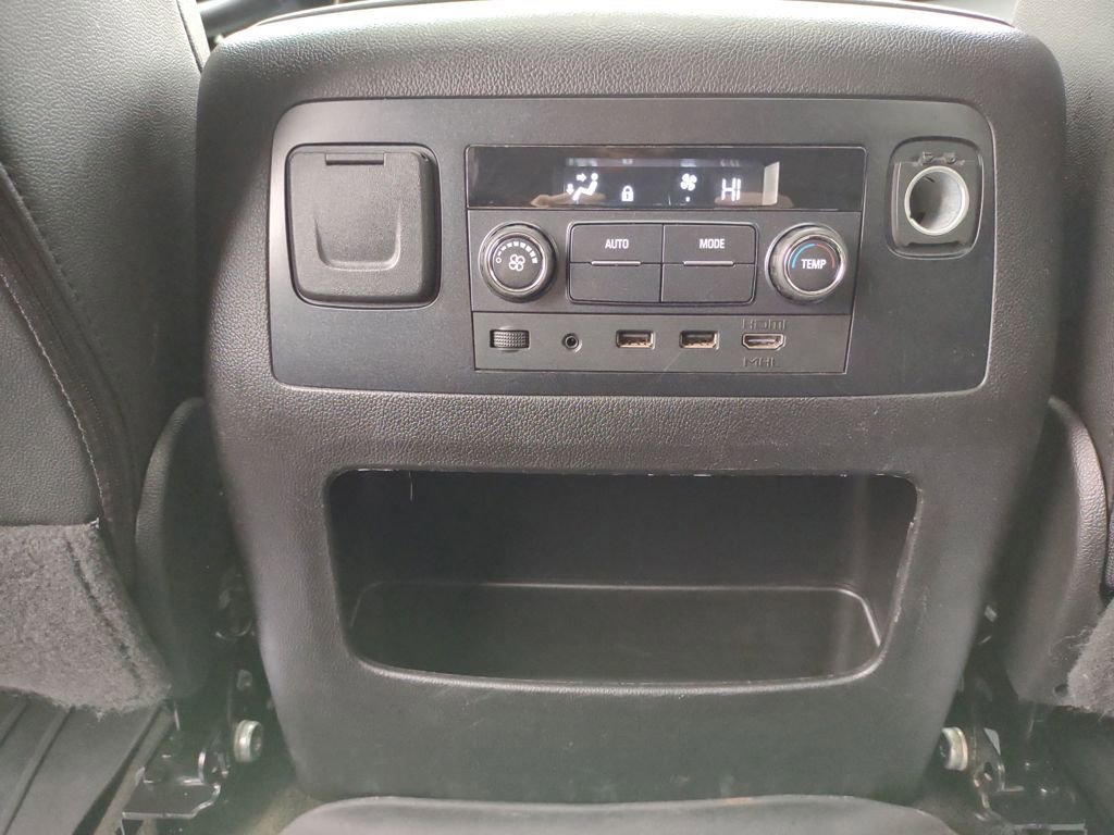 Used 2017 Chevrolet Suburban LT image 17