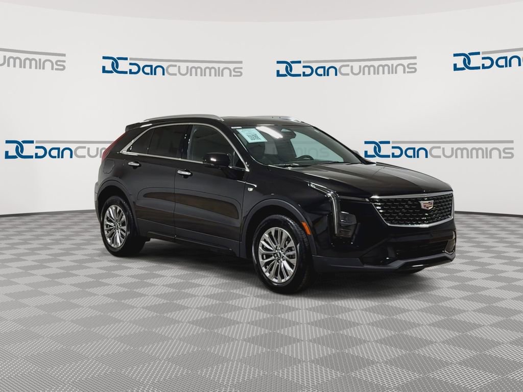 Used 2024 Cadillac XT4 Premium Luxury image 2