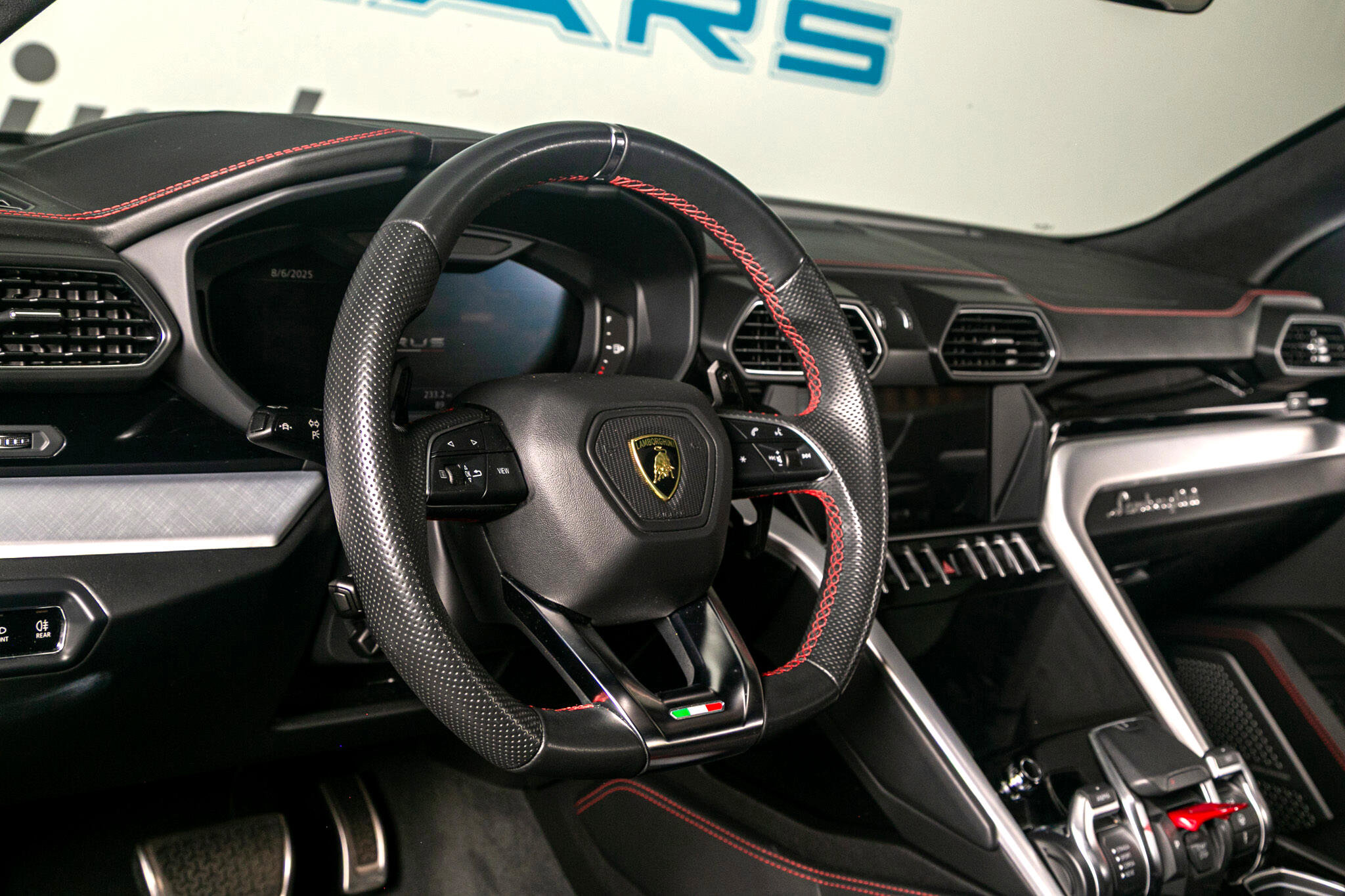 Used 2019 Lamborghini Urus image 2