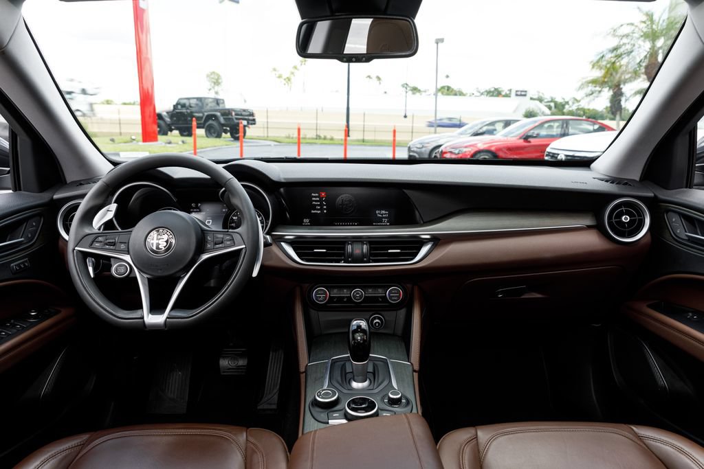 Used 2019 Alfa Romeo Stelvio Ti w/ TI Performance Package AWD/4WD image 18