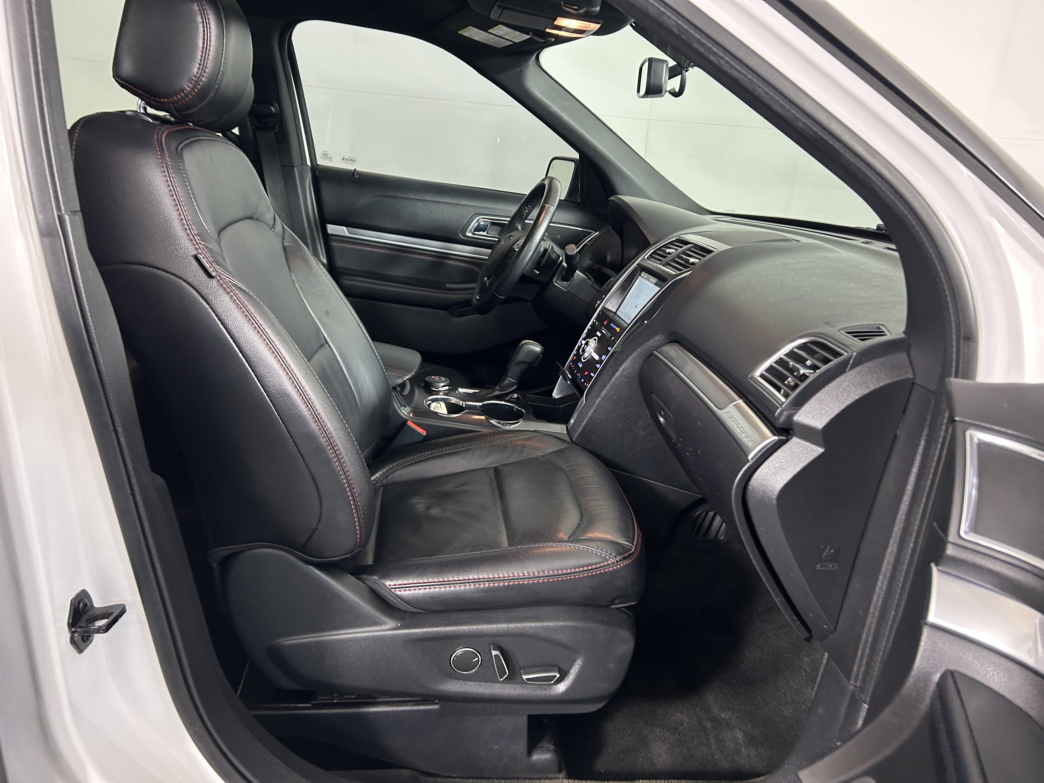 Used 2017 Ford Explorer Sport AWD/4WD image 28