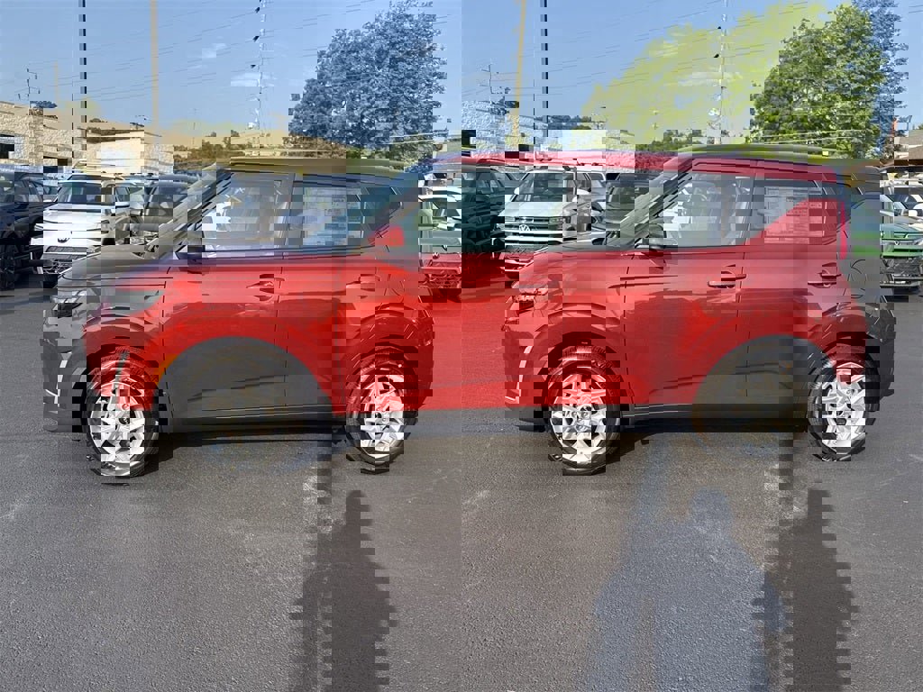 New 2025 Kia Soul LX w/ LX Technology Package image 3