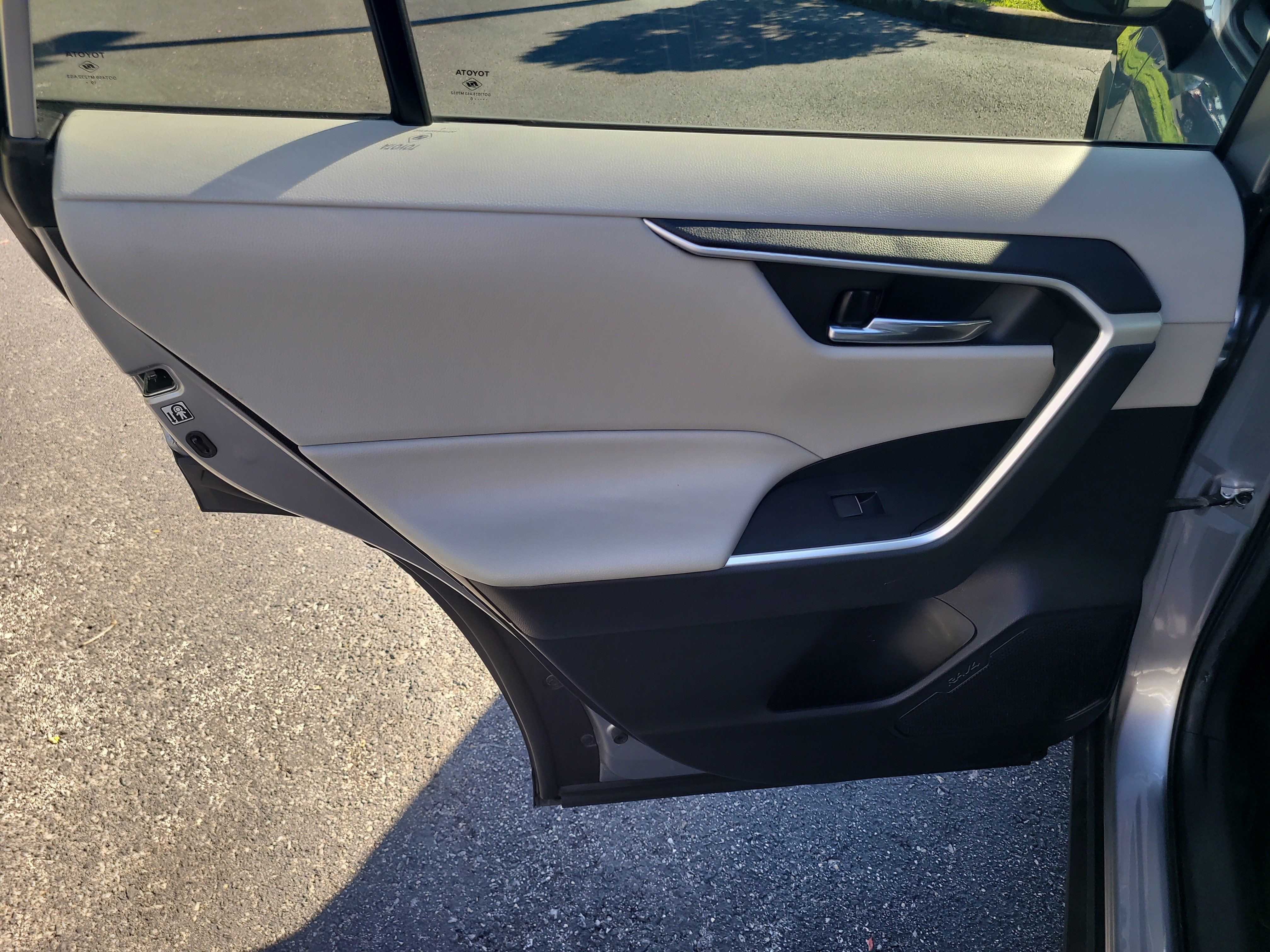 Used 2020 Toyota RAV4 XLE Premium FWD image 13
