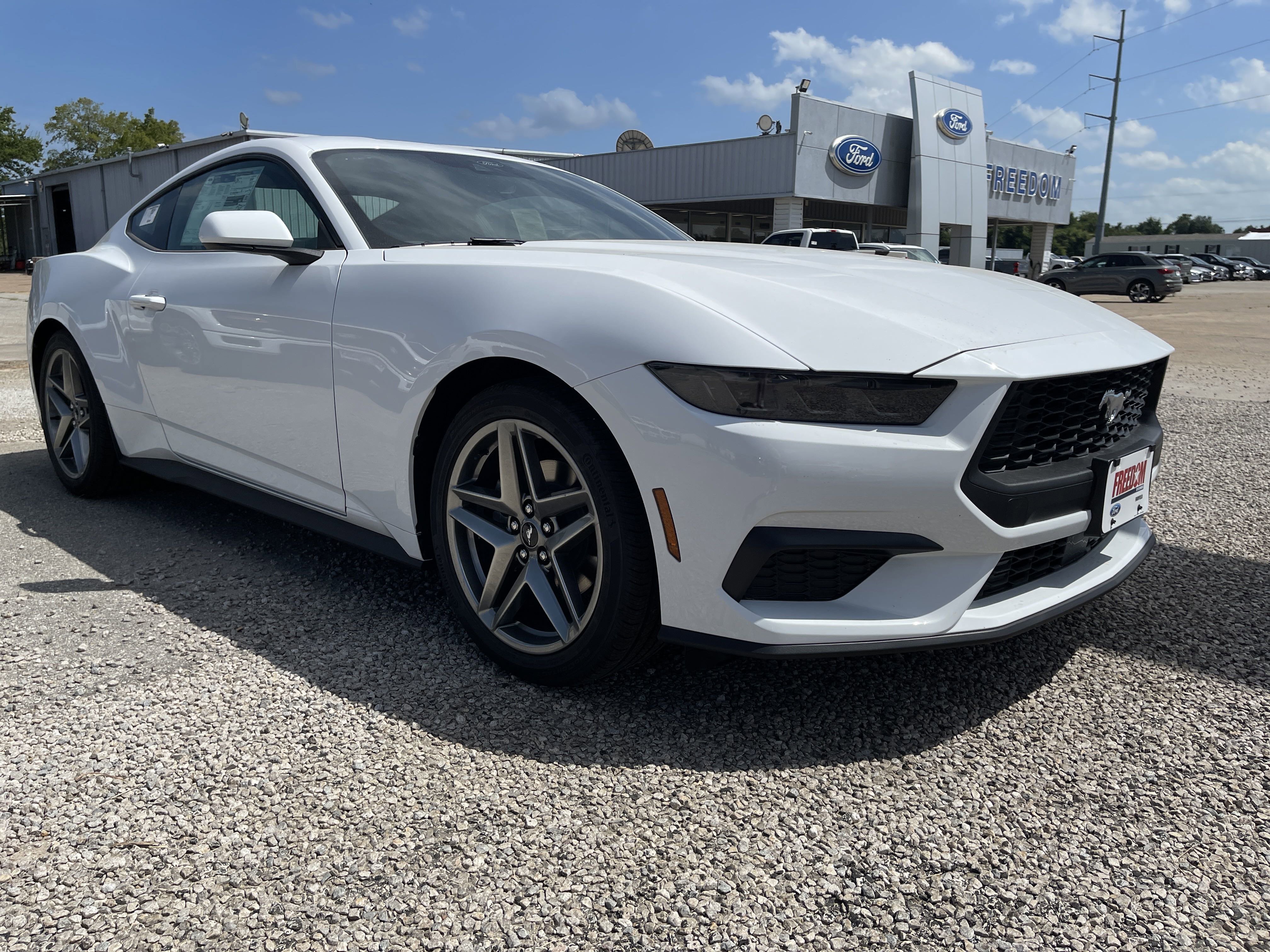 New 2025 Ford Mustang Coupe video 2
