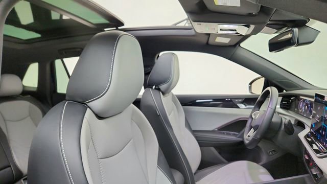 Used 2025 Volkswagen Tiguan SE R-Line image 21