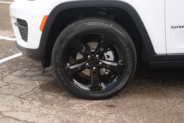 Used 2024 Jeep Grand Cherokee Altitude AWD/4WD image 27