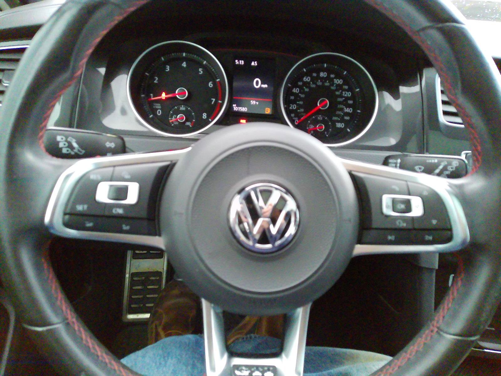 Used 2017 Volkswagen GTI SE image 7