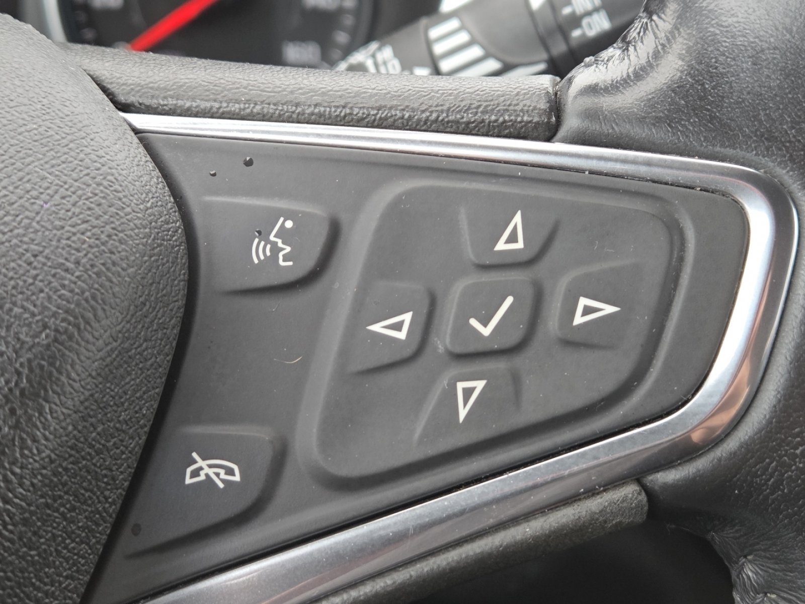 Used 2020 Chevrolet Equinox LT FWD image 30