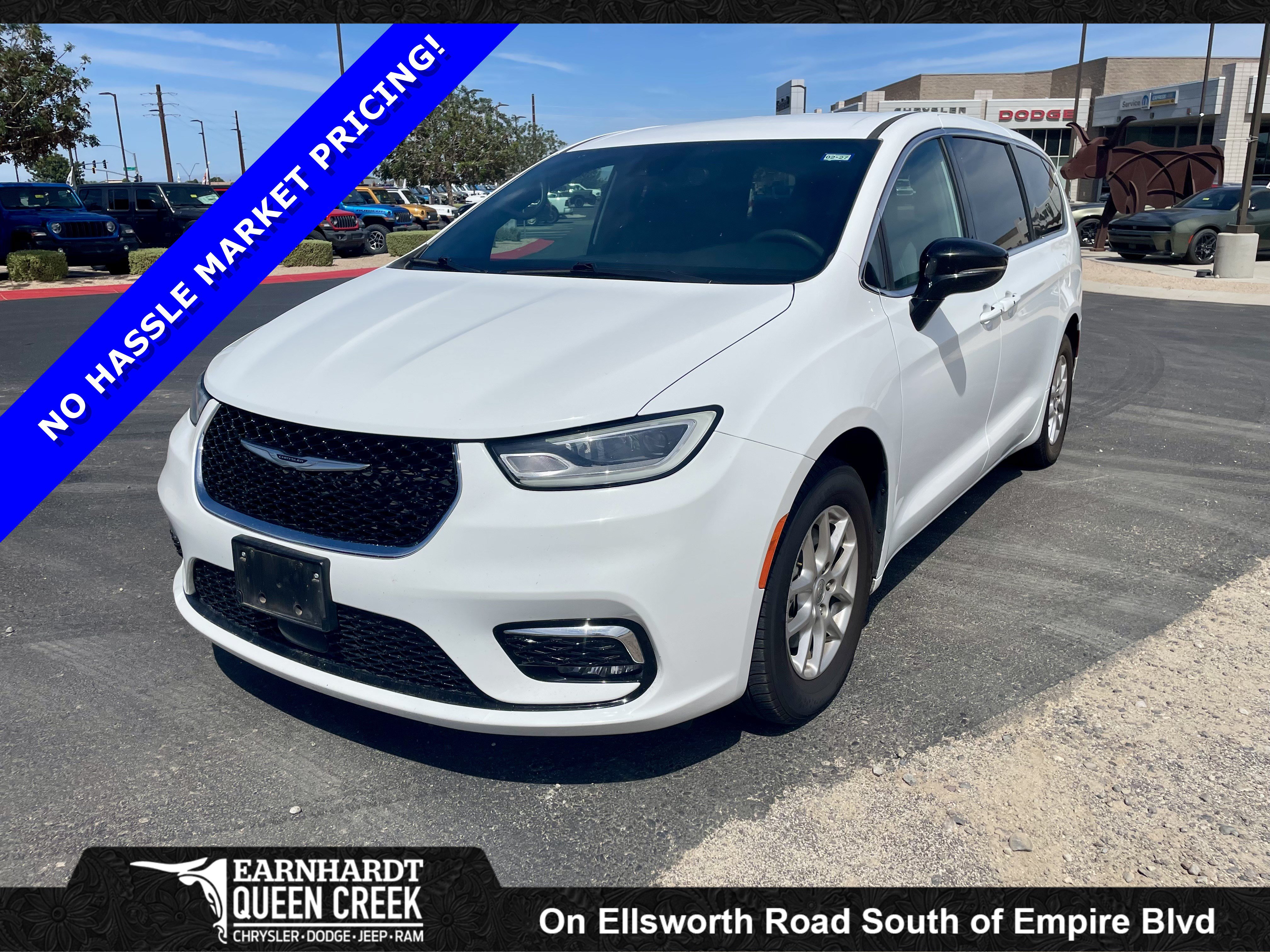 Used 2025 Chrysler Pacifica Select FWD image 1