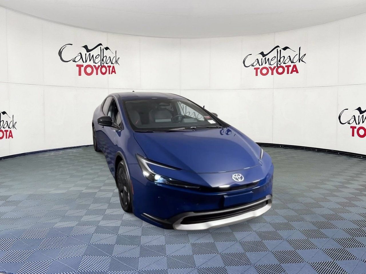 Used 2025 Toyota Prius Plug-In Hybrid FWD image 4
