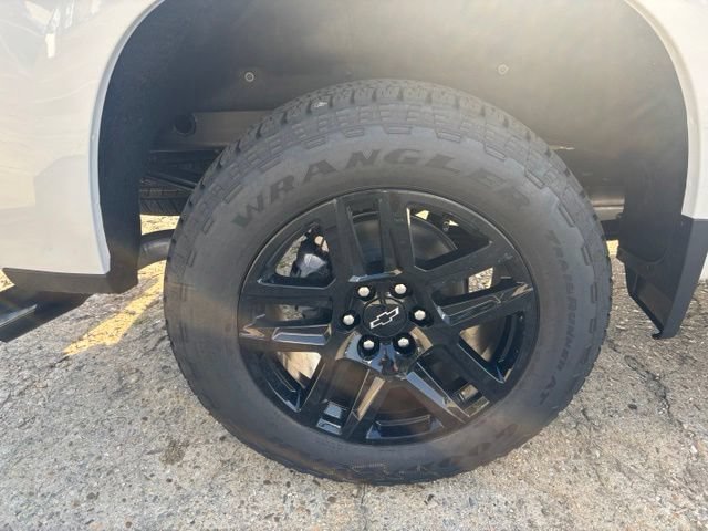 New 2026 Chevrolet Silverado 1500 Custom w/ Turbomax Blackout Package AWD/4WD image 9