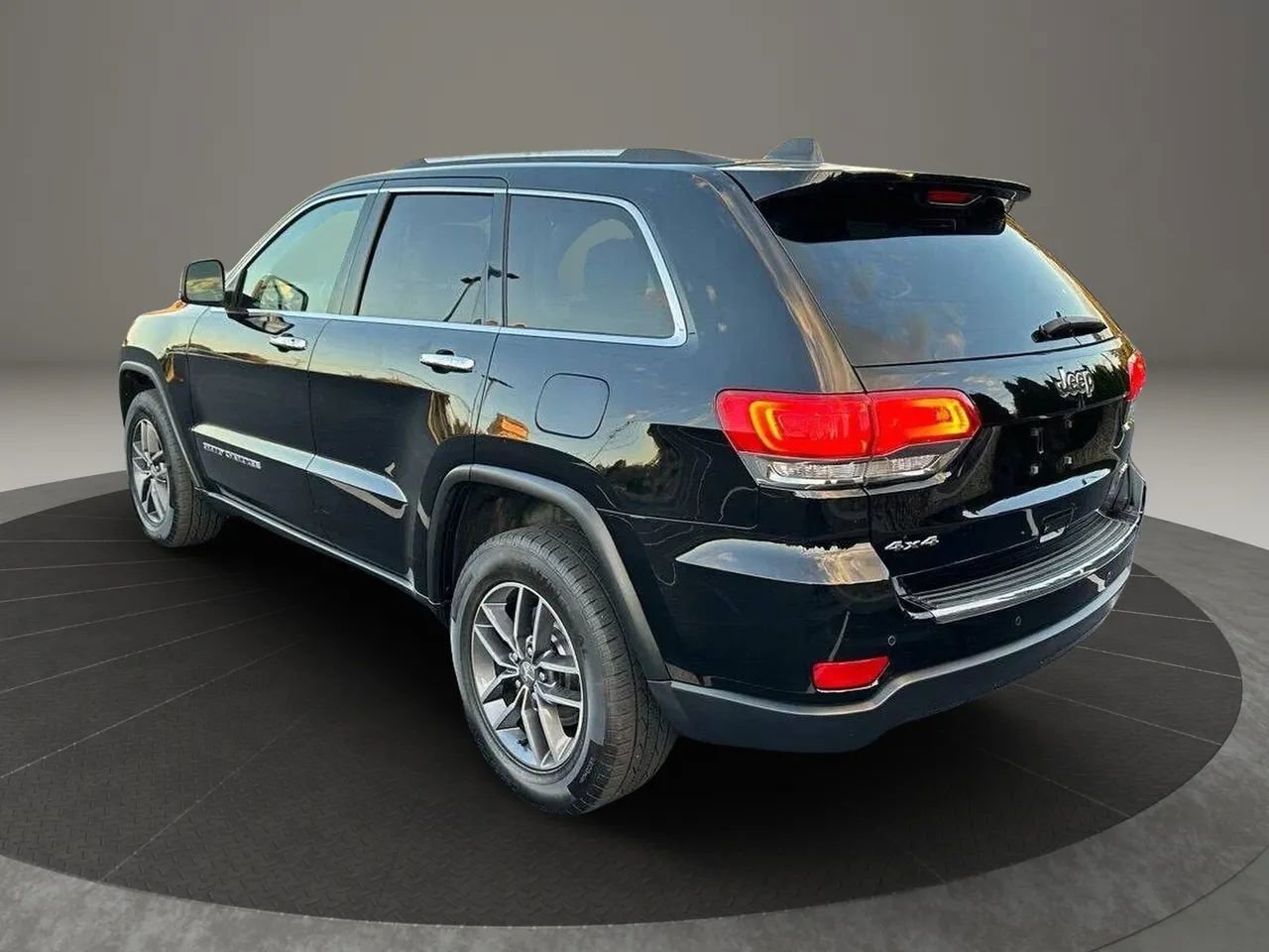 Used 2018 Jeep Grand Cherokee Limited image 7