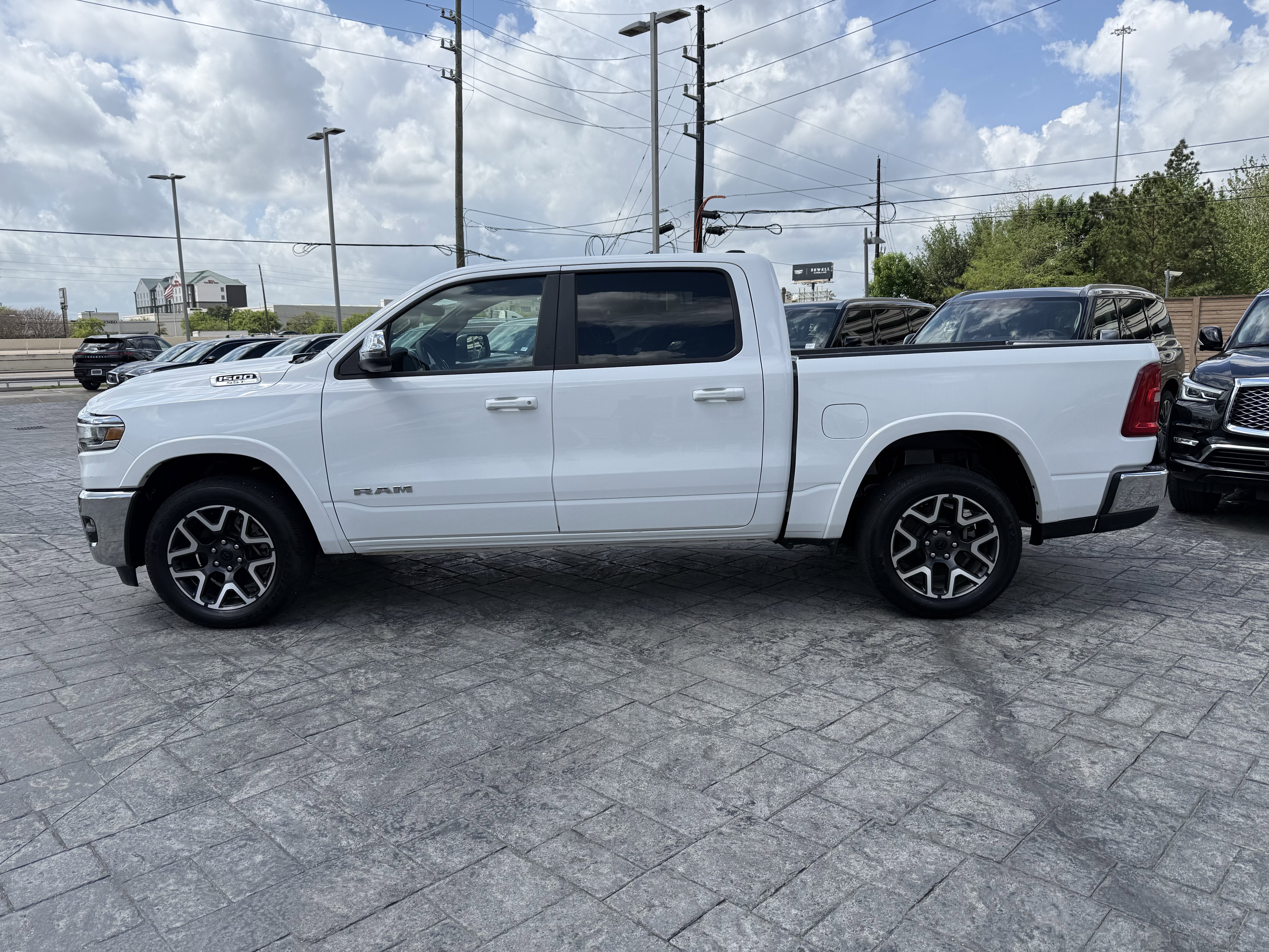 Used 2025 RAM 1500 Laramie image 4