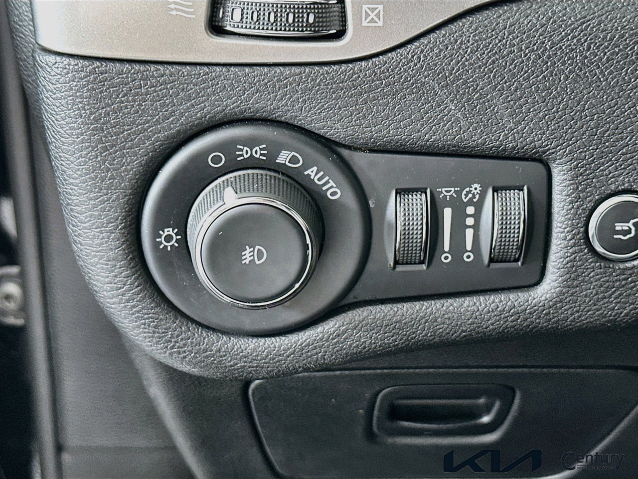 Used 2021 Jeep Cherokee Latitude Lux 80th Anniv w/ Quick Order Package 2YU 80th AWD/4WD image 10