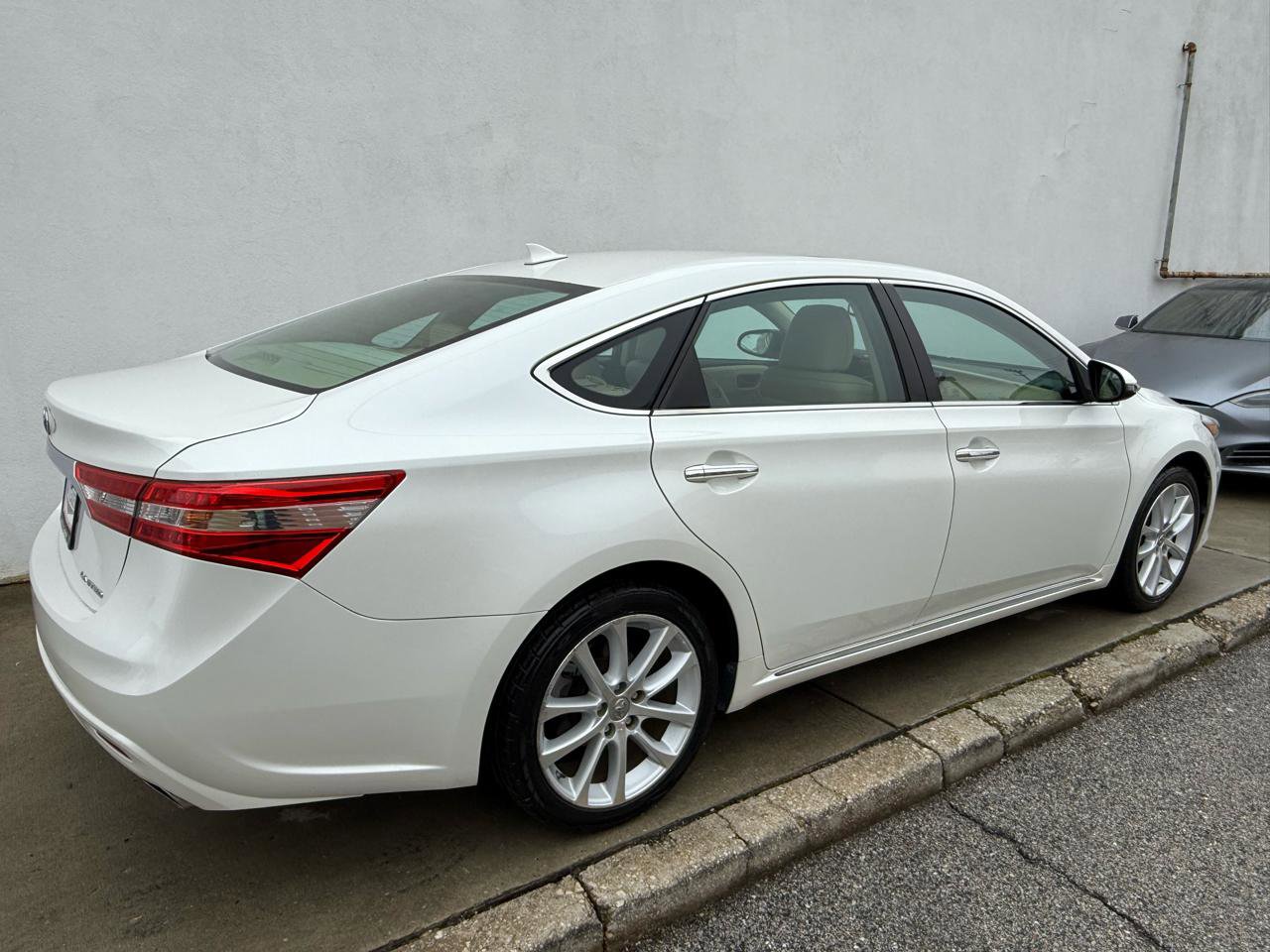 Used 2015 Toyota Avalon Limited w/ Technology Package image 11