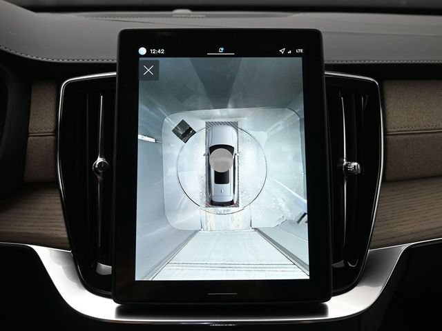 New 2026 Volvo XC90 B6 Plus w/ Protection Package Premier AWD/4WD image 21