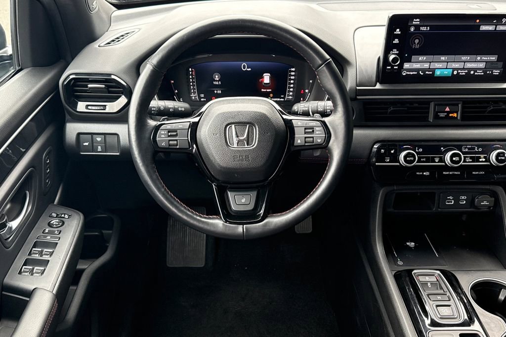 Certified 2025 Honda Pilot Black Edition image 11