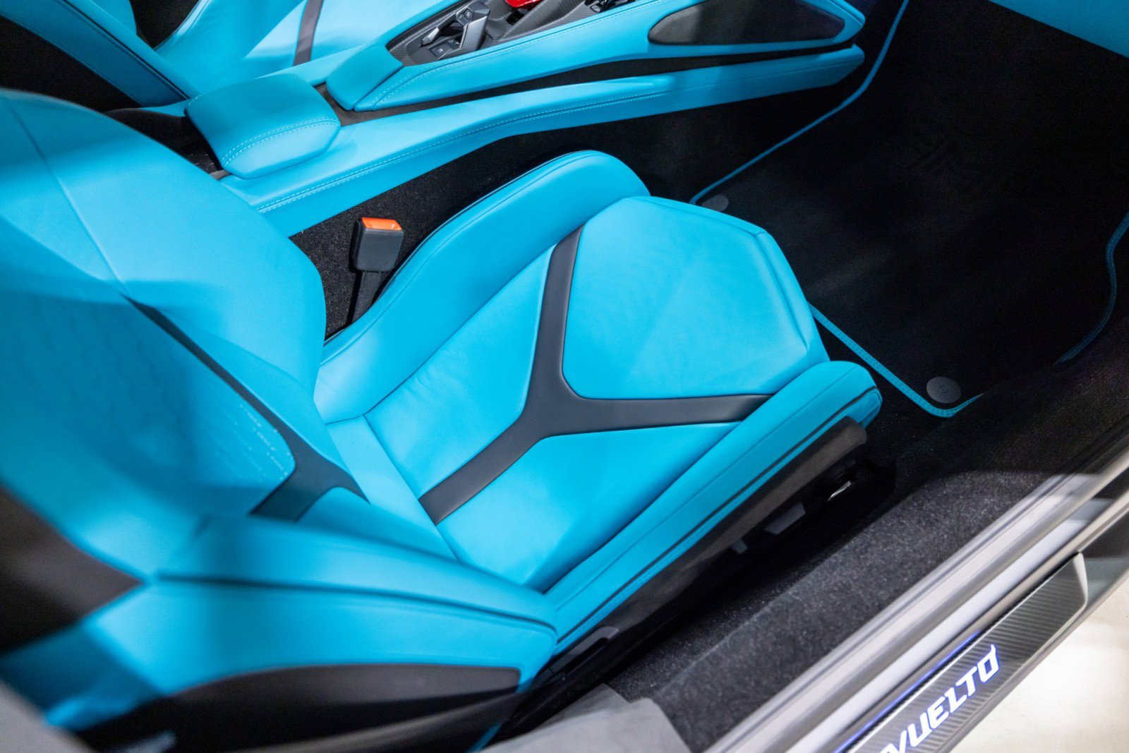 Used 2025 Lamborghini Revuelto image 38