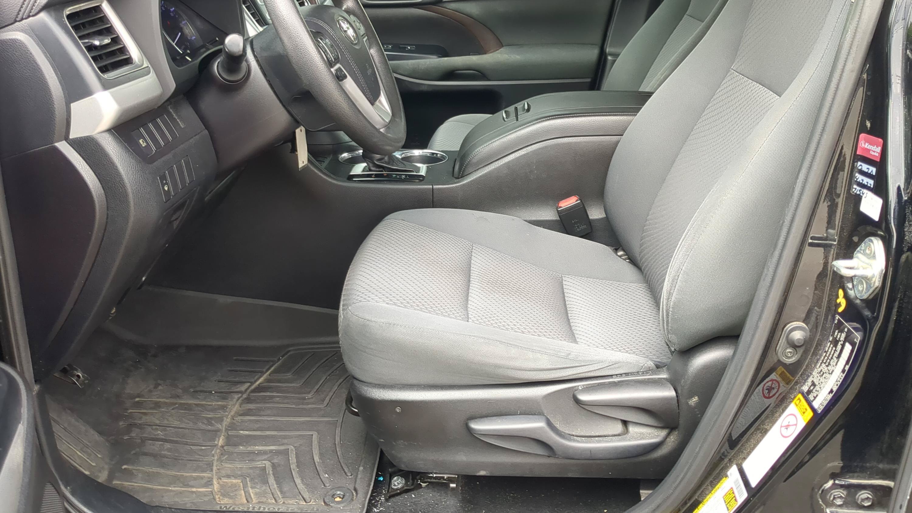 Used 2019 Toyota Highlander LE FWD image 10