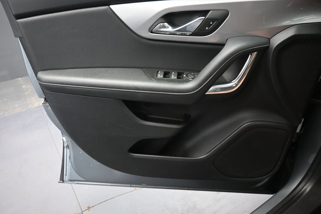 Used 2025 Chevrolet Blazer LT FWD image 17