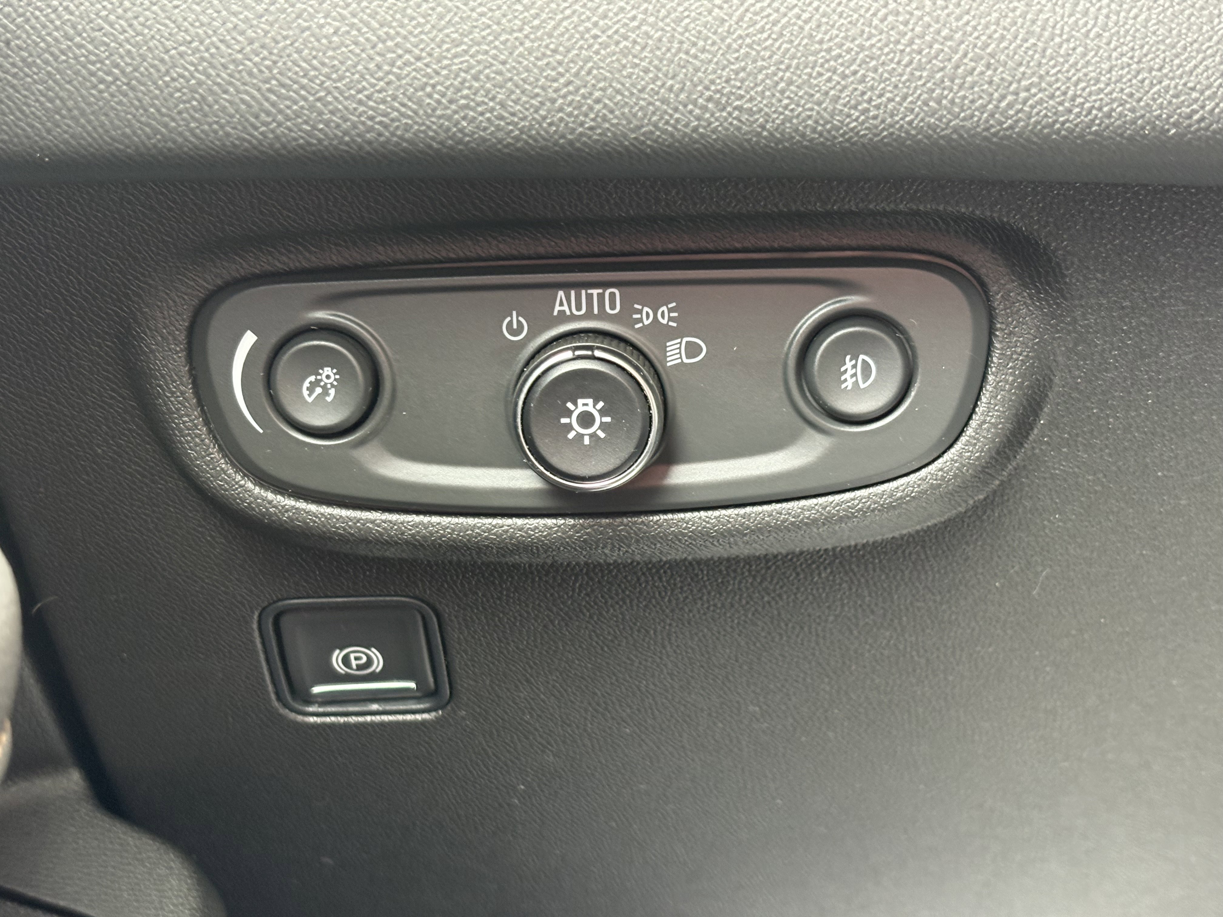 Used 2023 GMC Terrain AT4 AWD/4WD image 28
