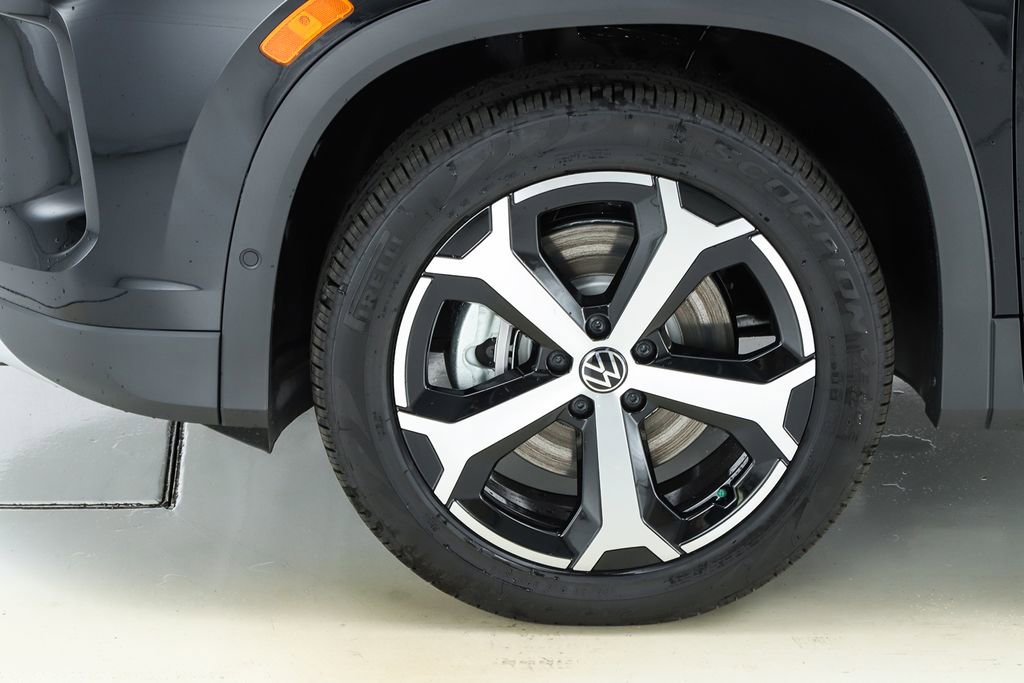 New 2026 Volkswagen Tiguan SE image 44