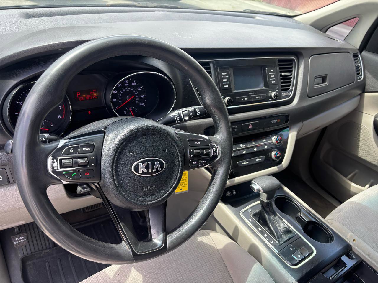 Used 2017 Kia Sedona L FWD image 5