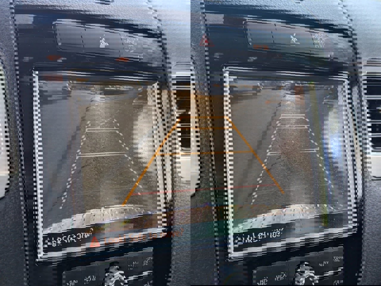 Used 2014 Volkswagen Touareg TDI image 31