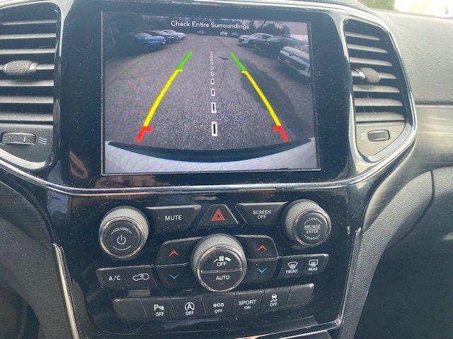 Used 2019 Jeep Grand Cherokee Laredo AWD/4WD image 10
